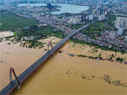 Hà Nội chìm trong biển nước: Sông Hồng, sông Đuống dâng cao kỷ lục